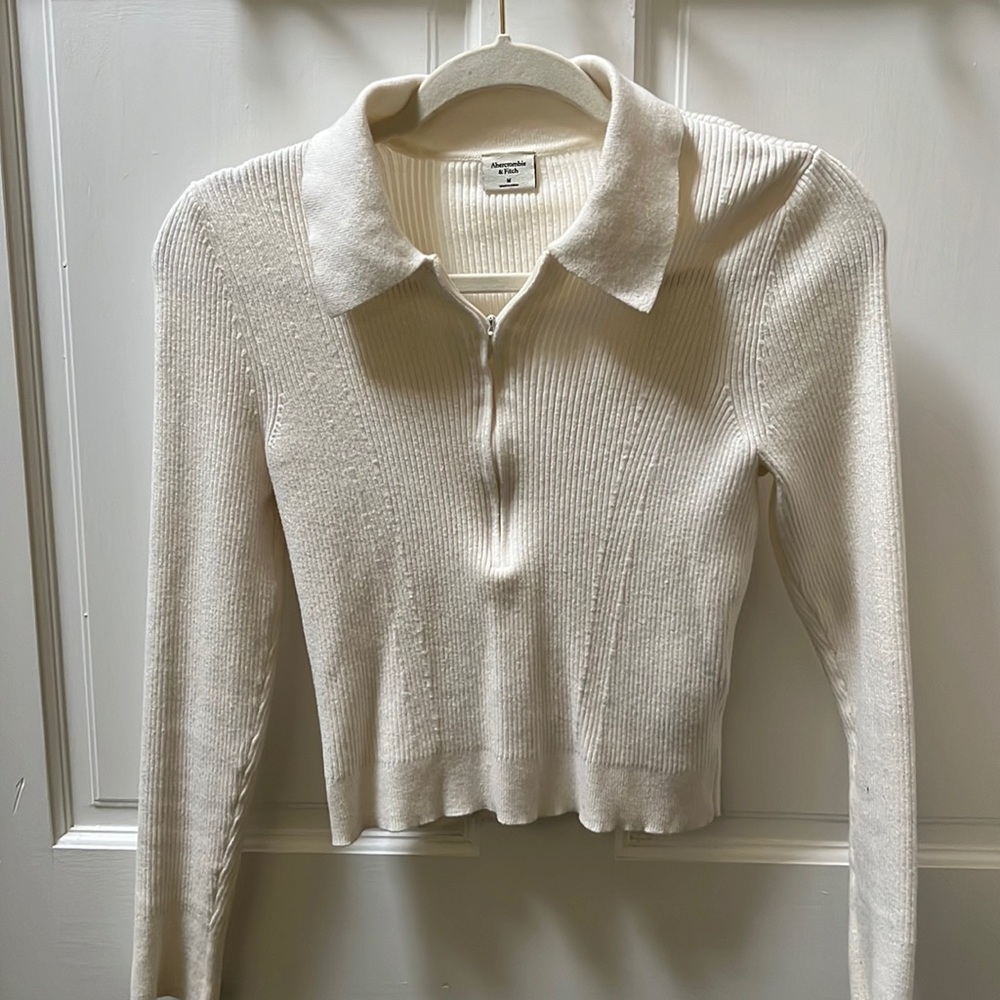 Brand: Abercrombie  // Size: M // Color: White
